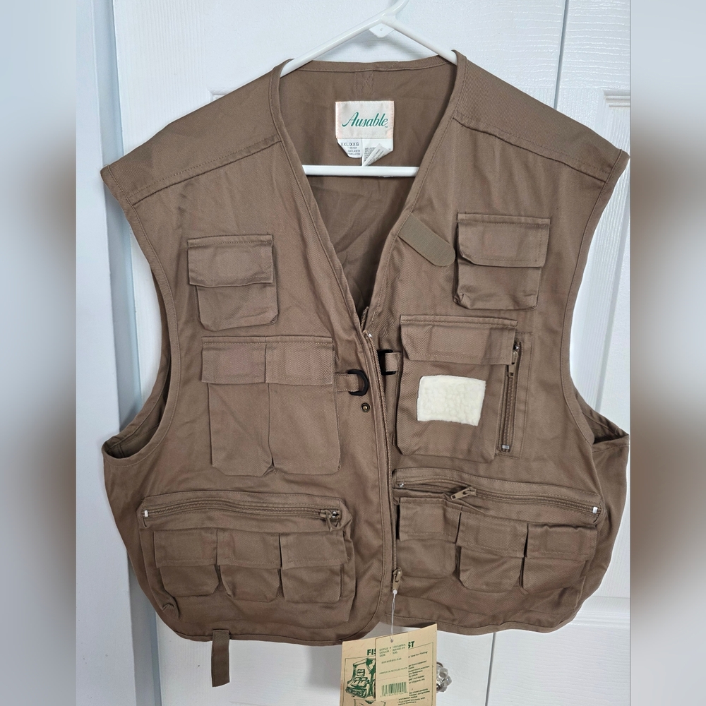 22 pocket Fishing Vest. New with tags Xxl
